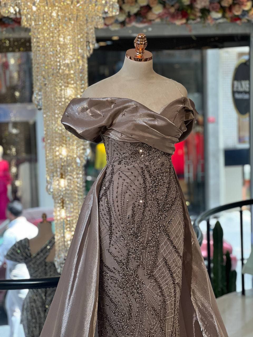 Abendkleid-Elara-taupe