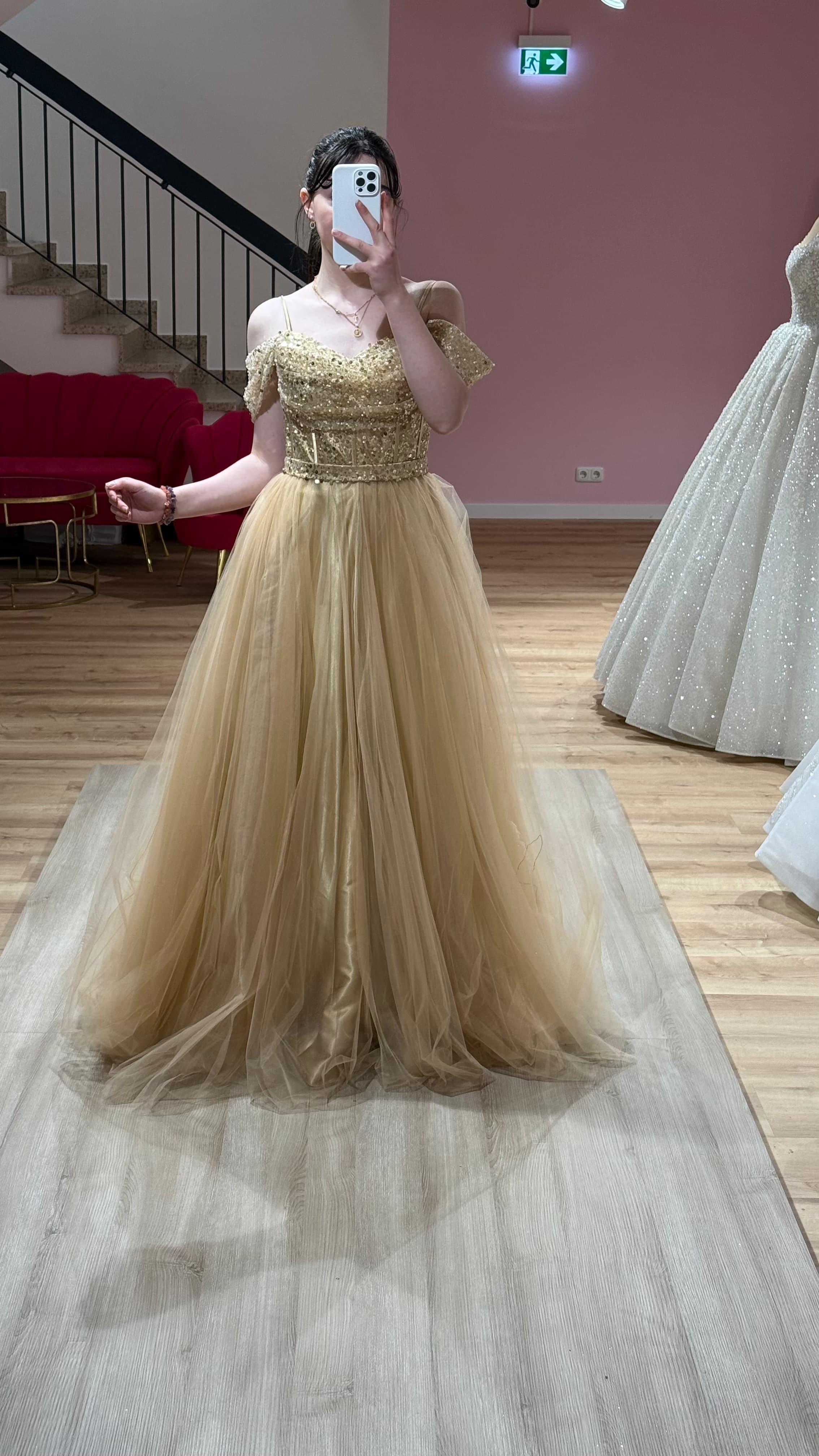 ￼ Abendkleid-Sofina-gold