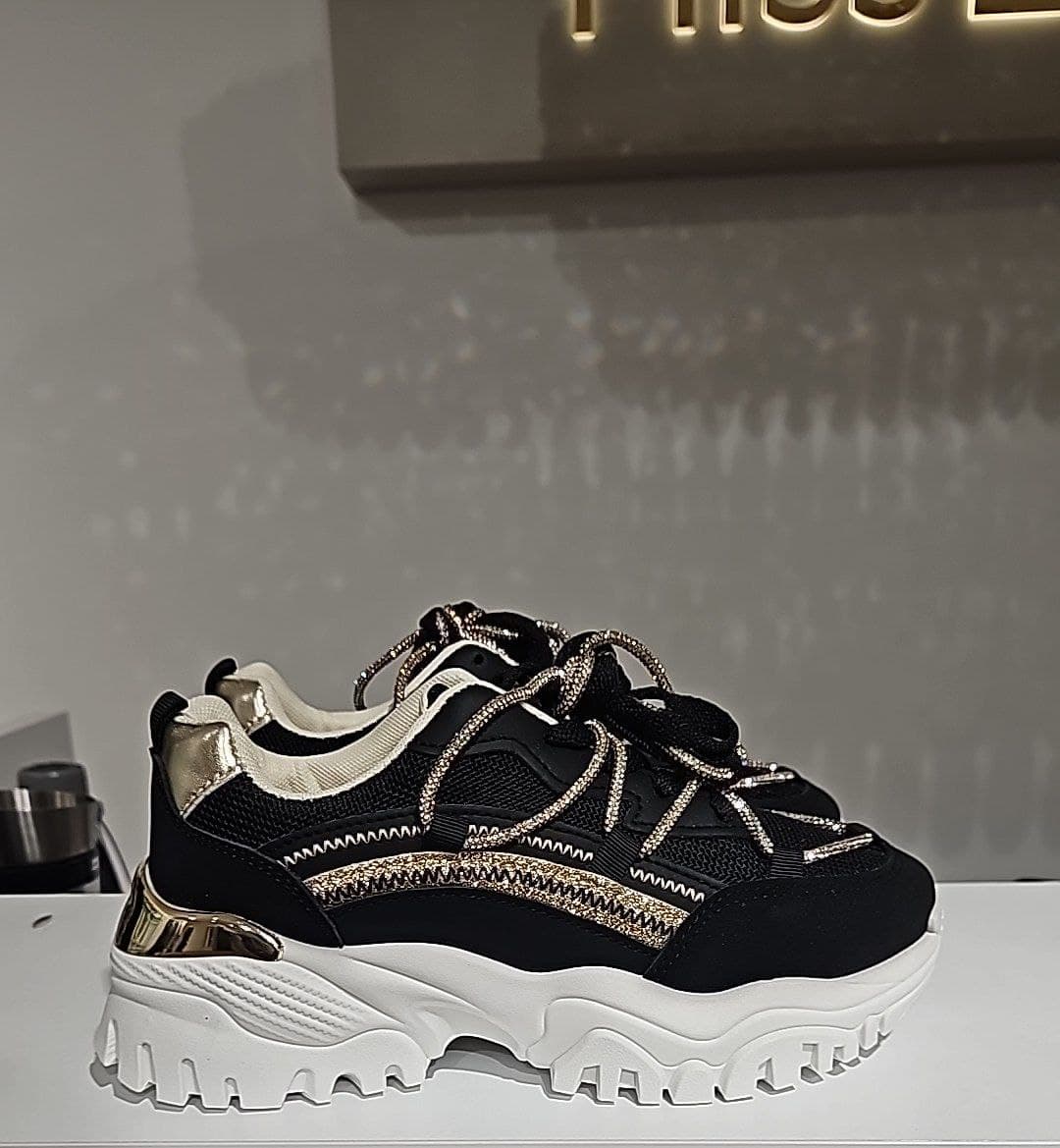 Hochzeit-Braut-Sneaker-Nuvia-schwarz